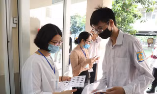 9 thí sinh bị đình chỉ thi trong ngày thi đầu tiên, đề Toán phân hóa tốt