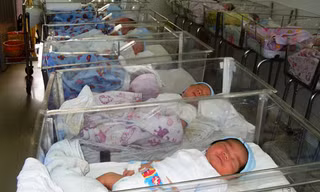 Tổng cục Dân số ‘khuyên’ phụ nữ sinh thêm con