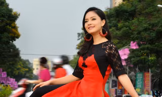 Diễn viên Lan Phương rực rỡ trên phố xuân