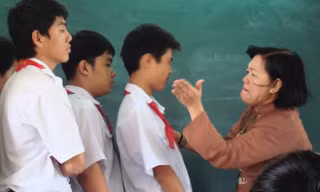 Từ 1/11 bỏ hình phạt “bêu riếu” trước lớp: Đã đến lúc xóa sổ cách phạt đánh vào danh dự!