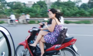 Khi người trẻ ra đường