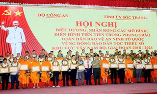 Biểu dương điển hình tiên tiến trong bảo vệ an ninh Tổ quốc vùng đồng bào dân tộc thiểu số Tây Nam Bộ