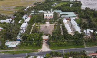 Bộ đội nhường doanh trại lập khu cách ly điều trị bệnh nhân COVID-19 