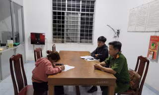 Bán vàng để đầu tư vào trò chơi trên mạng rồi đến công an báo bị cướp