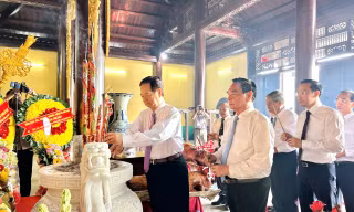 Người dân cả nước hướng về Giỗ Tổ Hùng Vương