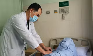 Nam thanh niên 27 tuổi suýt hoại tử dương vật vì đeo nhẫn tìm cảm giác lạ