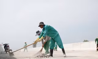 Công trường cao tốc Cần Thơ - Cà Mau những ngày giáp Tết