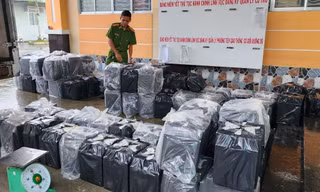 Phát lộ hàng nghìn bao thuốc lá lậu trong ngăn bí mật trên xe tải