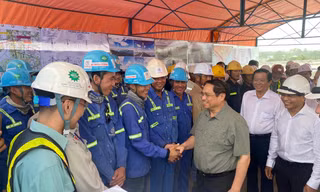 Thủ tướng Phạm Minh Chính kiểm tra dự án cầu Mỹ Thuận 2