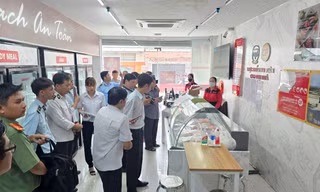Công an gặp người tố cáo C.P Việt Nam bán 'thịt bẩn' tiếp nhận chứng cứ