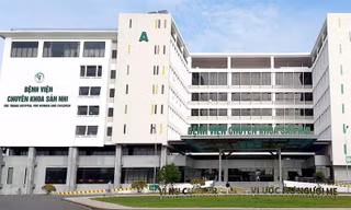 Xử lý nghiêm vụ bác sĩ trốn về quê giỗ cha được phó chủ tịch xã cho vượt chốt, ôm cổ