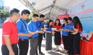 Thanh niên An Giang hào hứng thanh toán không tiền mặt