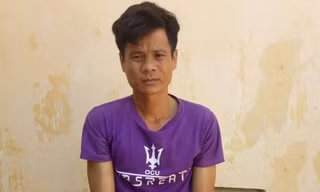 Bị bắt giam vì xúc phạm Quốc kỳ