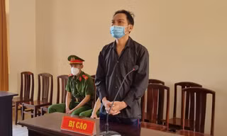 Lĩnh 8 năm tù vì mua tiền giả đi gửi vào tài khoản 