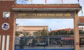 Diễn biến mới nhất vụ hiệu phó trường chuyên bắt học sinh ăn thức ăn lấy từ thùng rác