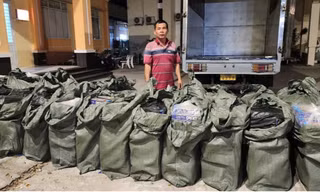 Phát hiện trên 29.000 gói thuốc lá lậu trong ngăn bí mật trên xe tải