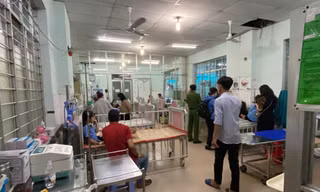 Nhiều học sinh ở Tiền Giang nhập viện sau khi uống sữa ở trường