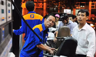 Petrolimex trần tình việc rót hàng nghìn tỷ cho công ty con