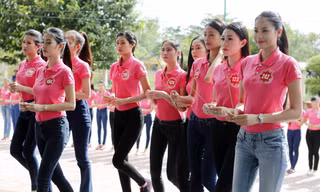 [ẢNH] Thí sinh Vòng Chung khảo phía Nam viếng Đền thờ Bác Hồ