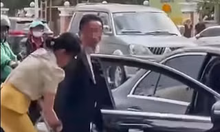 Làm rõ người đi xe Mercedes rút kiếm dọa chém nhân viên môi trường ở Nha Trang