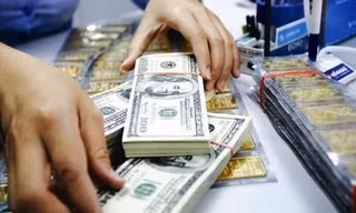 Ngân hàng tăng mạnh giá mua vào USD 