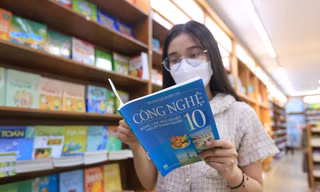 Giá bán sách giáo khoa sẽ giảm khi nhà nước định giá? Ảnh minh hoạ 