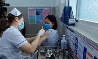 Quỹ Vắc xin COVID-19 đã thực hiện xuất mua và sử dụng vắc-xin 7.667,6 tỷ đồng. ảnh minh hoạ 