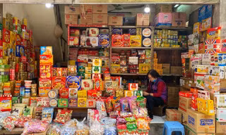 Bộ Tài chính đề xuất nâng doanh thu bán hàng 150 triệu đồng/năm mới đóng thuế VAT. (Ảnh minh họa, ST). 