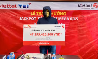 Anh T.D - chủ doanh nghiệp tại Thành phố Hồ Chí Minh vừa nhận giải thưởng Vietlott trị giá 48 tỷ đồng. 
