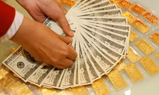 Giá vàng quay đầu giảm, USD tiếp tục tăng. (Ảnh ST) 
