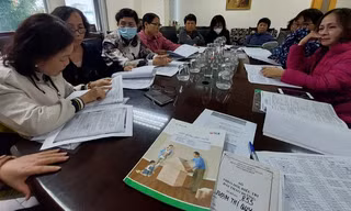 Người dân tới Báo Tiền Phong phản ánh tình trạng gửi tiết kiệm tại SCB bị tư vấn lập lờ, chuyển sang mua bảo hiểm nhân thọ của Manulife.