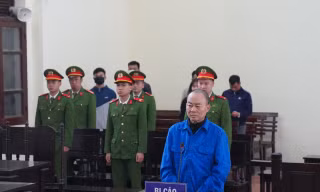 Tài xế say rượu quật ngã CSGT bị phạt 12 tháng tù