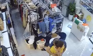 Khởi tố yêu râu xanh dùng dao khống chế chủ cửa hàng thời trang để hiếp dâm