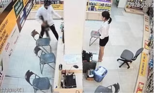 Bắt giữ kẻ cầm súng cướp cửa hàng Thế giới di động