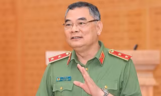 Đề nghị xử lý cán bộ cố tình đòi người dân trình sổ hộ khẩu, xác nhận cư trú 