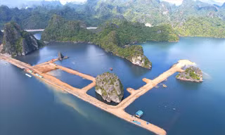 Yêu cầu chủ đầu tư dừng thi công dự án lấp vùng đệm vịnh Hạ Long làm biệt thự, nhà liền kề