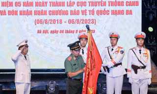 Cục Truyền thông CAND đón nhận Huân chương Bảo vệ Tổ quốc hạng Ba