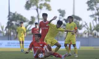 U17 Viettel giành quyền vào chung kết sau trận thắng đậm trước U17 Hà Nội. 