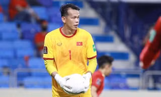 Bùi Tấn Trường đang mất vị trí vào tay Trần Nguyên Mạnh tại AFF Cup 2020.