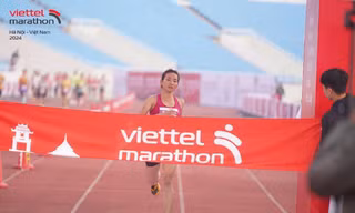 Nguyễn Thị Oanh chiến thắng trên đường chạy marathon xuyên 3 nước Đông Dương (ảnh BTC)