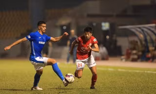 Lee Nguyễn không thể giúp Tp Hồ Chí Minh thoát thua trong cuộc đối đầu với Quảng Ninh trên sân Cẩm Phả.