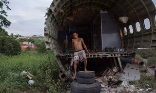 Cuộc sống kỳ lạ bên trong 'nghĩa địa máy bay' ở Thái Lan
