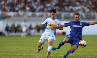 Bình Dương (áo xanh) hài lòng với việc cầm hòa 0-0 HAGL