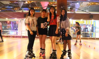 Teen Hà thành “khoe dáng” trên sân trượt patin