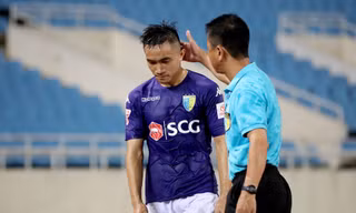 Sầm Ngọc Đức bị cấm thi đấu 8 trận.