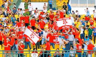 CĐV Hải Phòng trên sân Cần Thơ hôm 2/7.