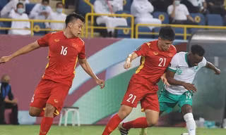 Đình Trọng tái phát chấn thương ngay sau khi được sử dụng ở hiệp 2 trận đấu của đội tuyển Việt Nam với Saudi Arabia. (ảnh AFP)