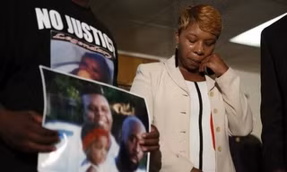 Mẹ của Michael Brown đòi công lý phải thực thi