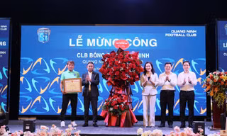 Quảng Ninh nhận thưởng lớn nhờ thành tích lên hạng Nhất quốc gia 2025. (ảnh Văn Hải)