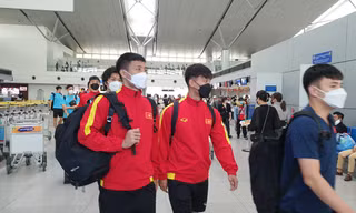 Đội tuyển Việt Nam lên đường sang Indonesia chuẩn bị cho trận Bán kết lượt đi AFF Cup 2022 (ảnh Anh Đoàn)